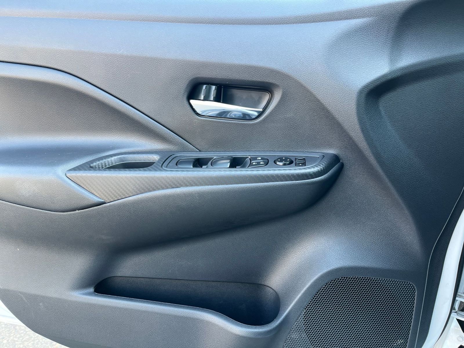 Used 2025 Nissan Versa SV image 18