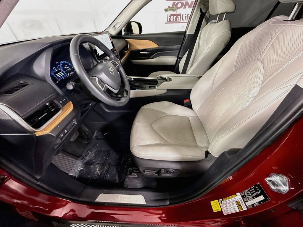 Certified 2024 Toyota Grand Highlander AWD image 26