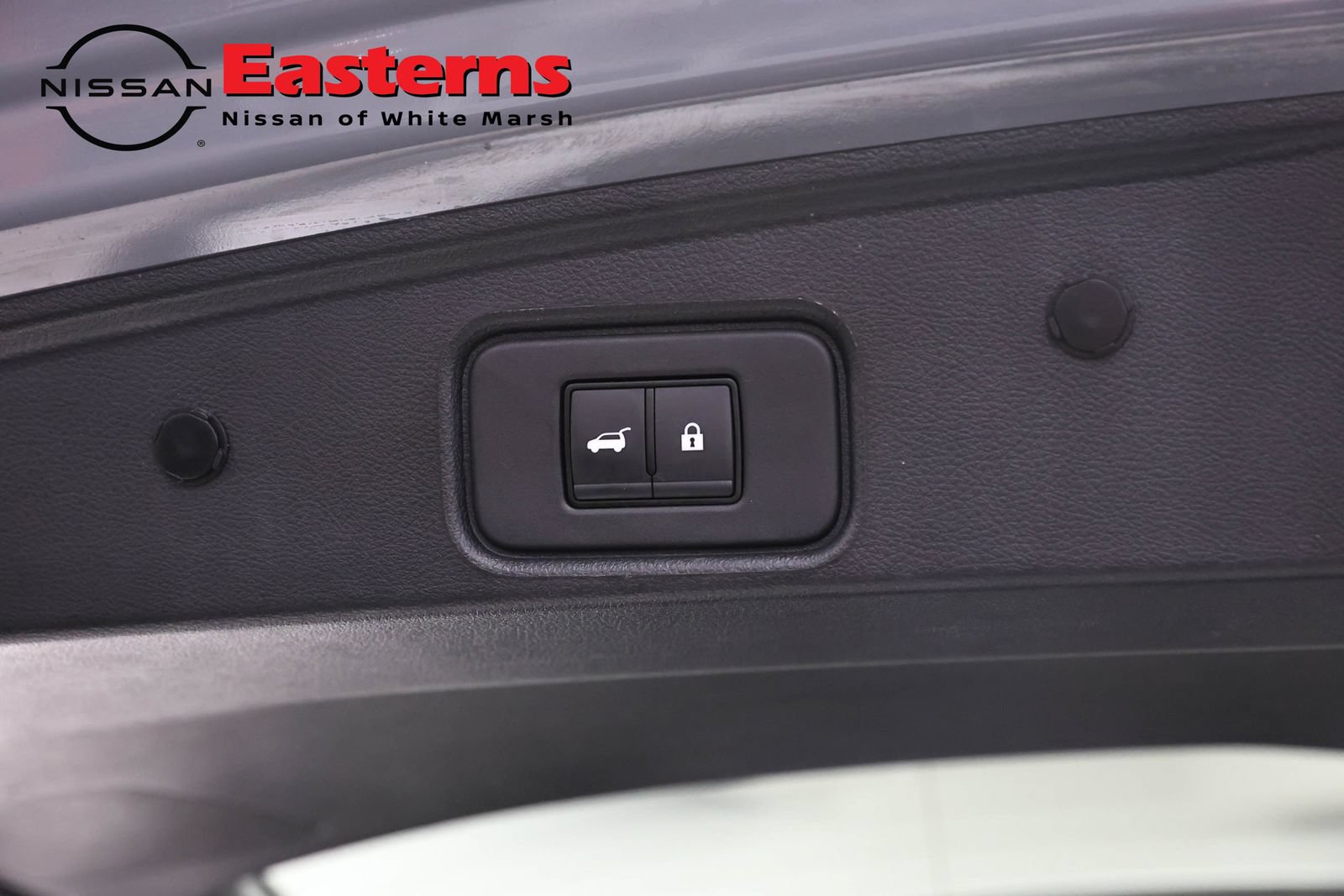 Used 2024 Nissan Pathfinder Platinum w/ Black Appearance Package AWD/4WD image 24