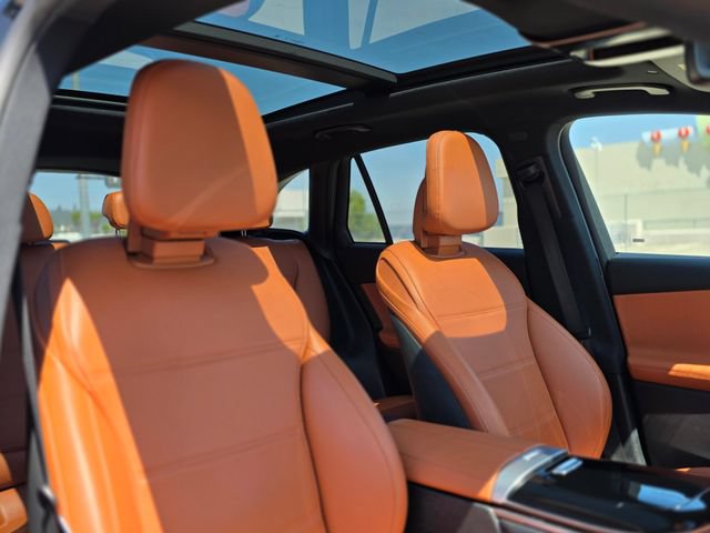 Used 2025 Mercedes-Benz GLC 300 image 11
