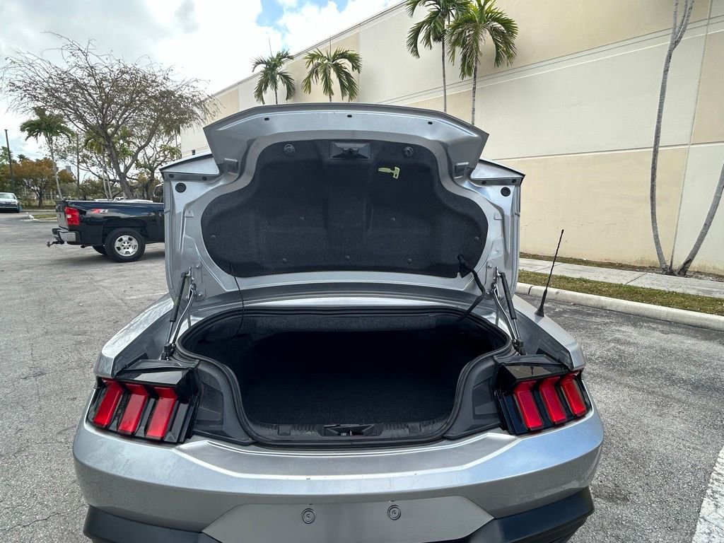 Used 2025 Ford Mustang Premium RWD image 34