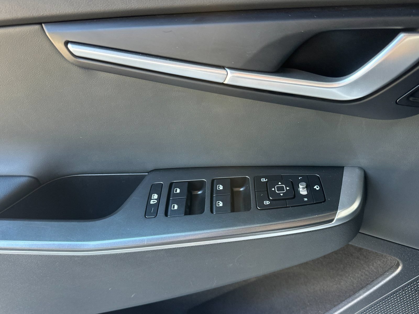 Used 2024 Kia EV6 Light RWD image 11