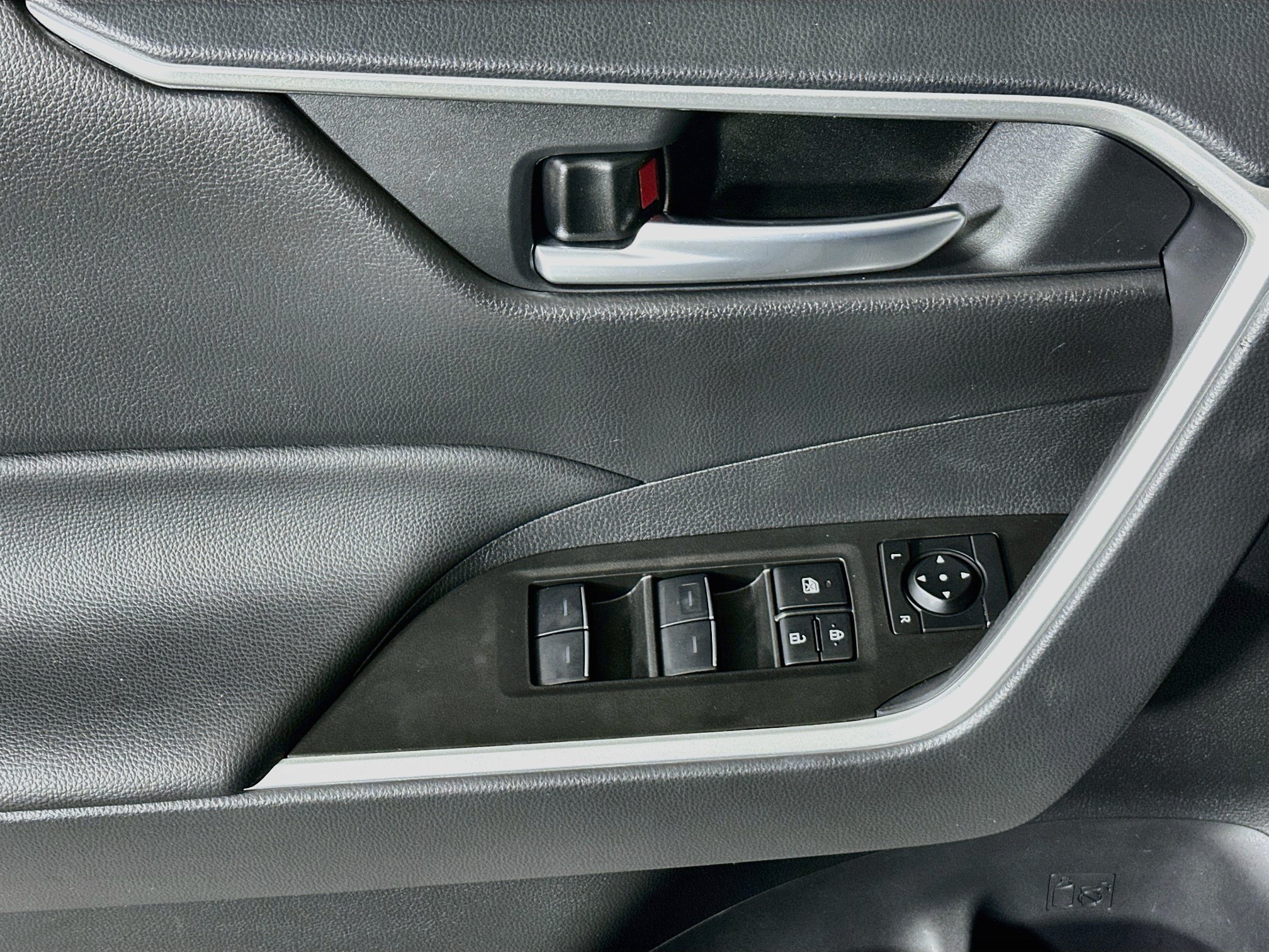 Certified 2025 Toyota RAV4 XLE w/ Convenience Package FWD image 14