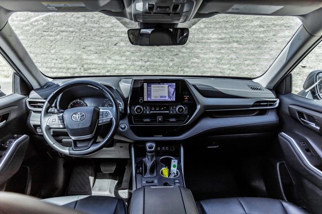 Used 2023 Toyota Highlander XLE AWD/4WD image 26