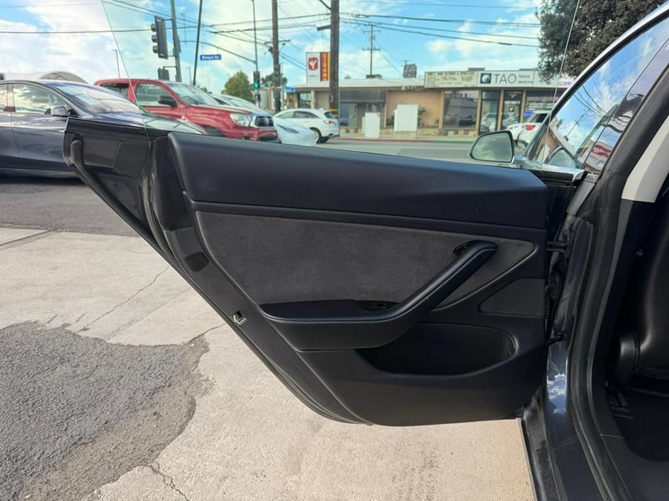 Used 2020 Tesla Model 3 Standard Range Plus RWD image 19