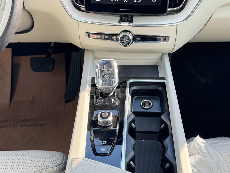 New 2026 Volvo XC60 B5 Ultra w/ Climate Package AWD/4WD image 9