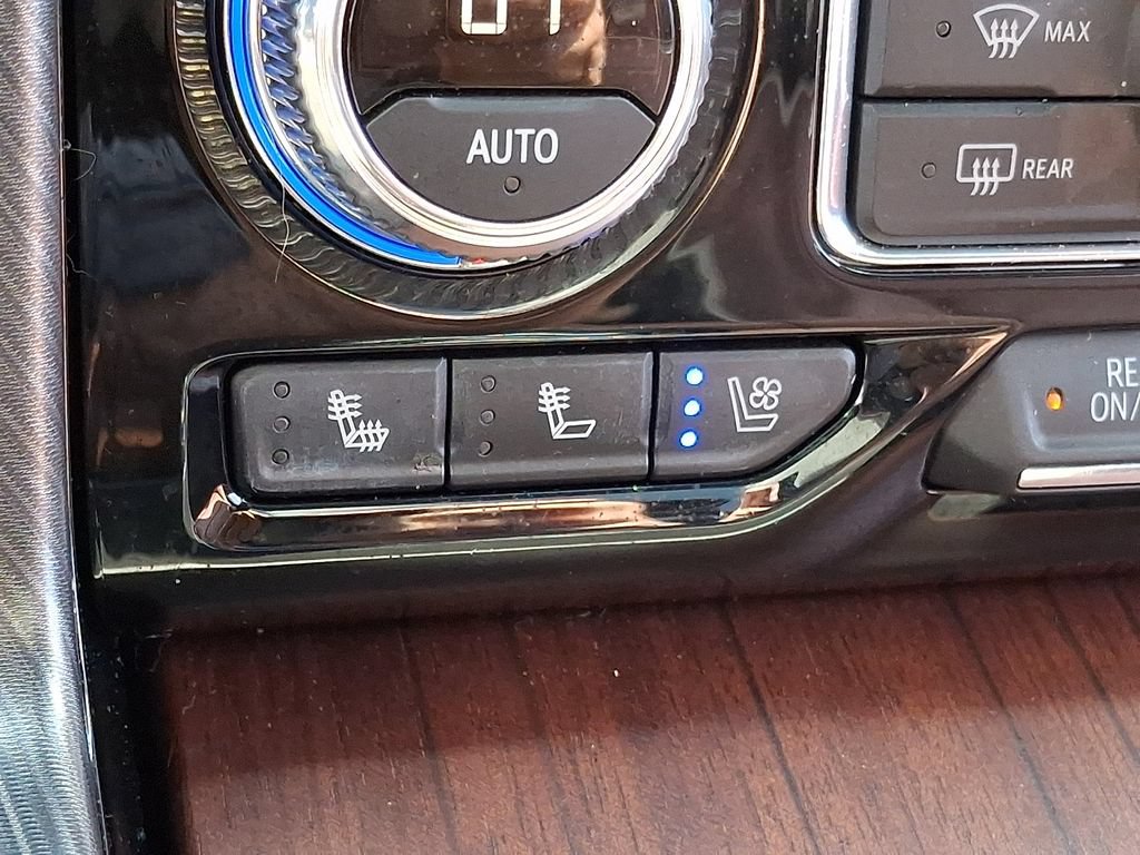 Used 2023 GMC Yukon XL Denali Ultimate AWD/4WD image 25
