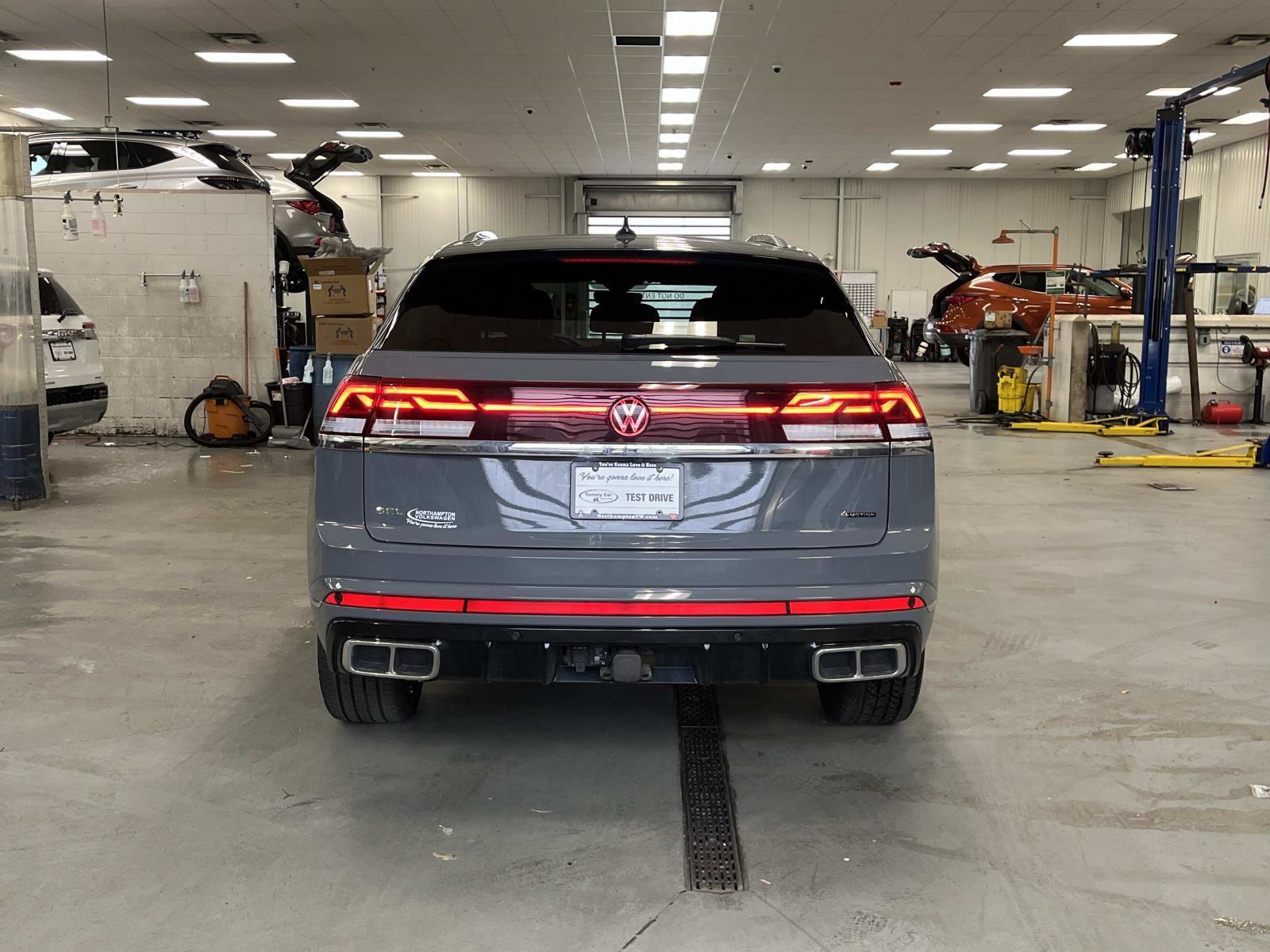 Used 2024 Volkswagen Atlas Cross Sport SEL Premium R-Line image 6