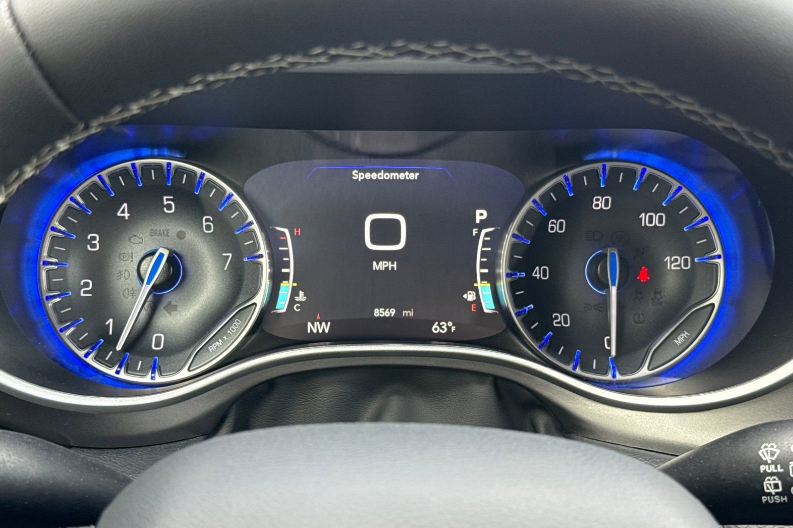 Used 2025 Chrysler Voyager LX image 24