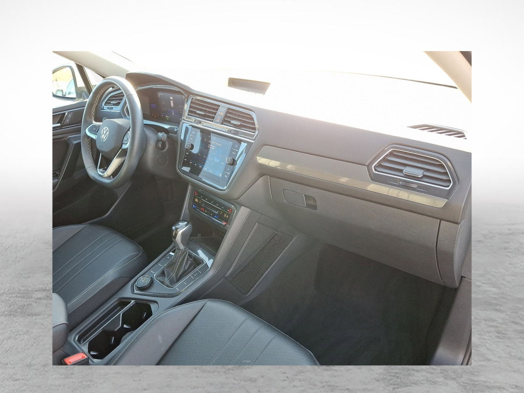 Used 2023 Volkswagen Tiguan SE image 12