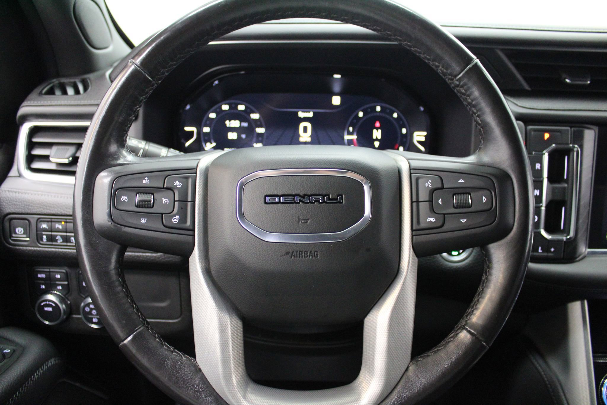 Used 2022 GMC Yukon XL Denali AWD/4WD image 40