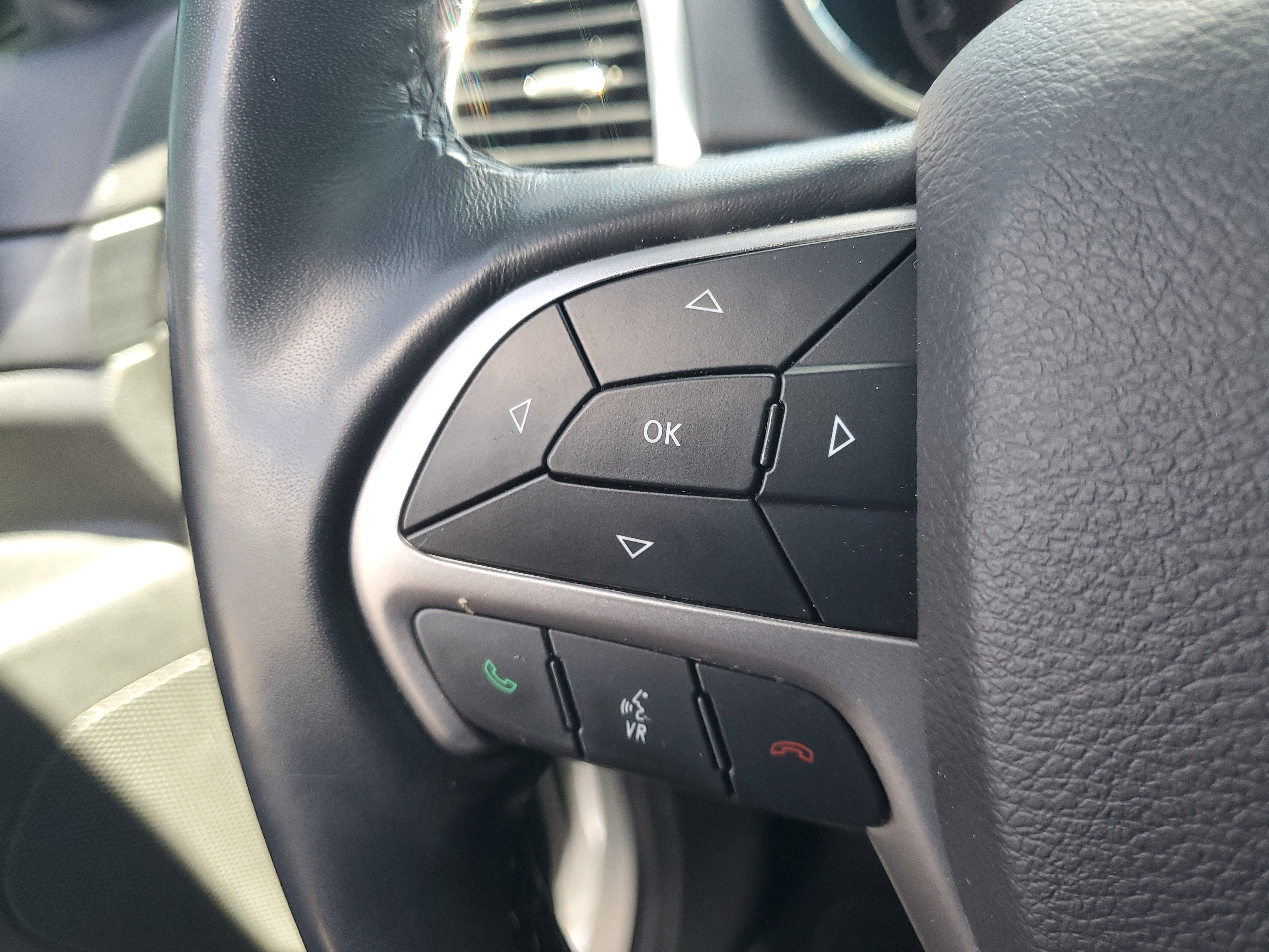 Used 2019 Jeep Grand Cherokee Altitude image 20