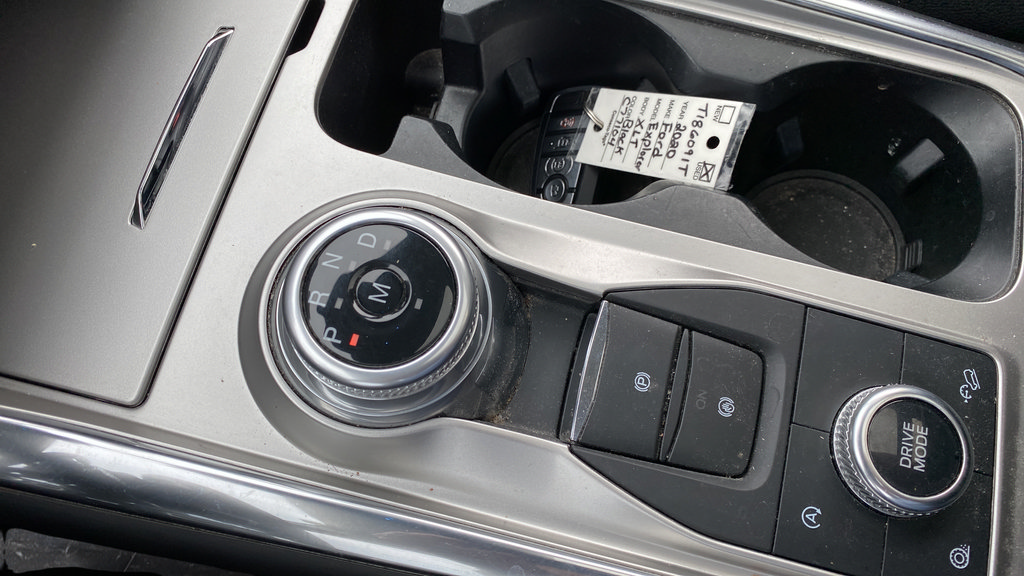 Used 2020 Ford Explorer XLT w/ Equipment Group 202A AWD/4WD image 34