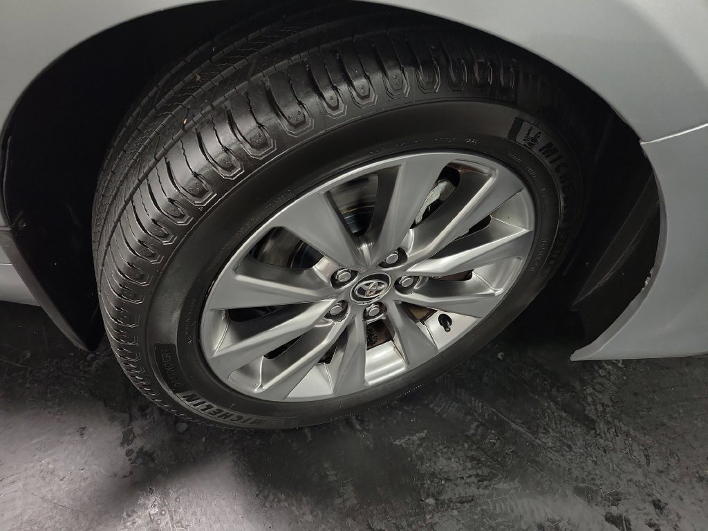 Used 2015 Toyota Camry XLE w/ Moonroof Package FWD image 10