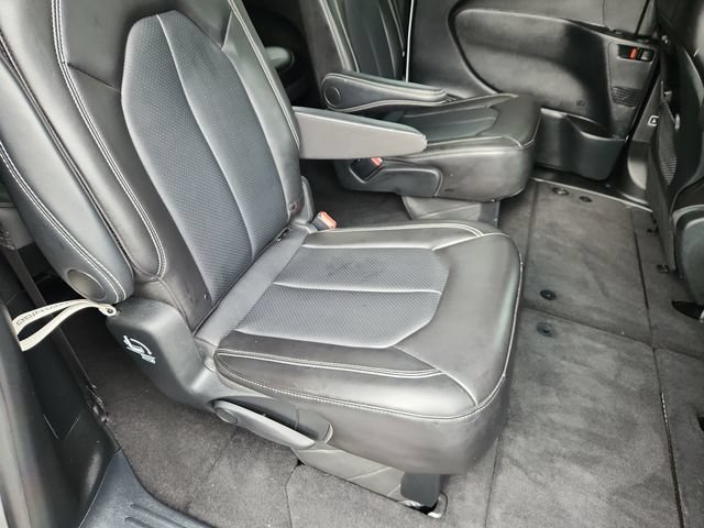 Used 2025 Chrysler Pacifica Select FWD image 30