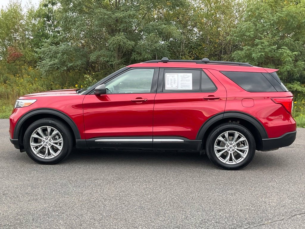 Used 2021 Ford Explorer XLT w/ Equipment Group 202A AWD/4WD image 32
