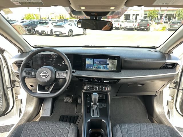 Used 2025 Nissan Kicks SV AWD/4WD image 11