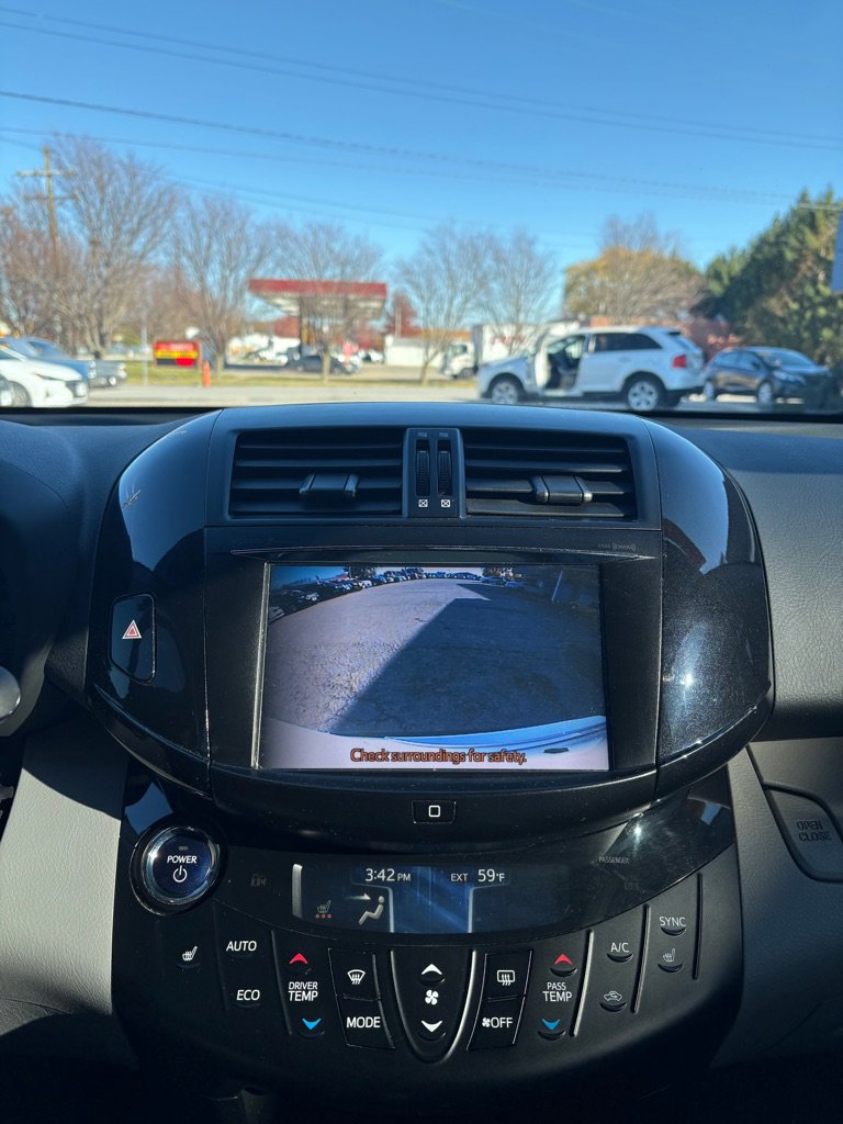 Used 2013 Toyota RAV4 EV FWD image 18