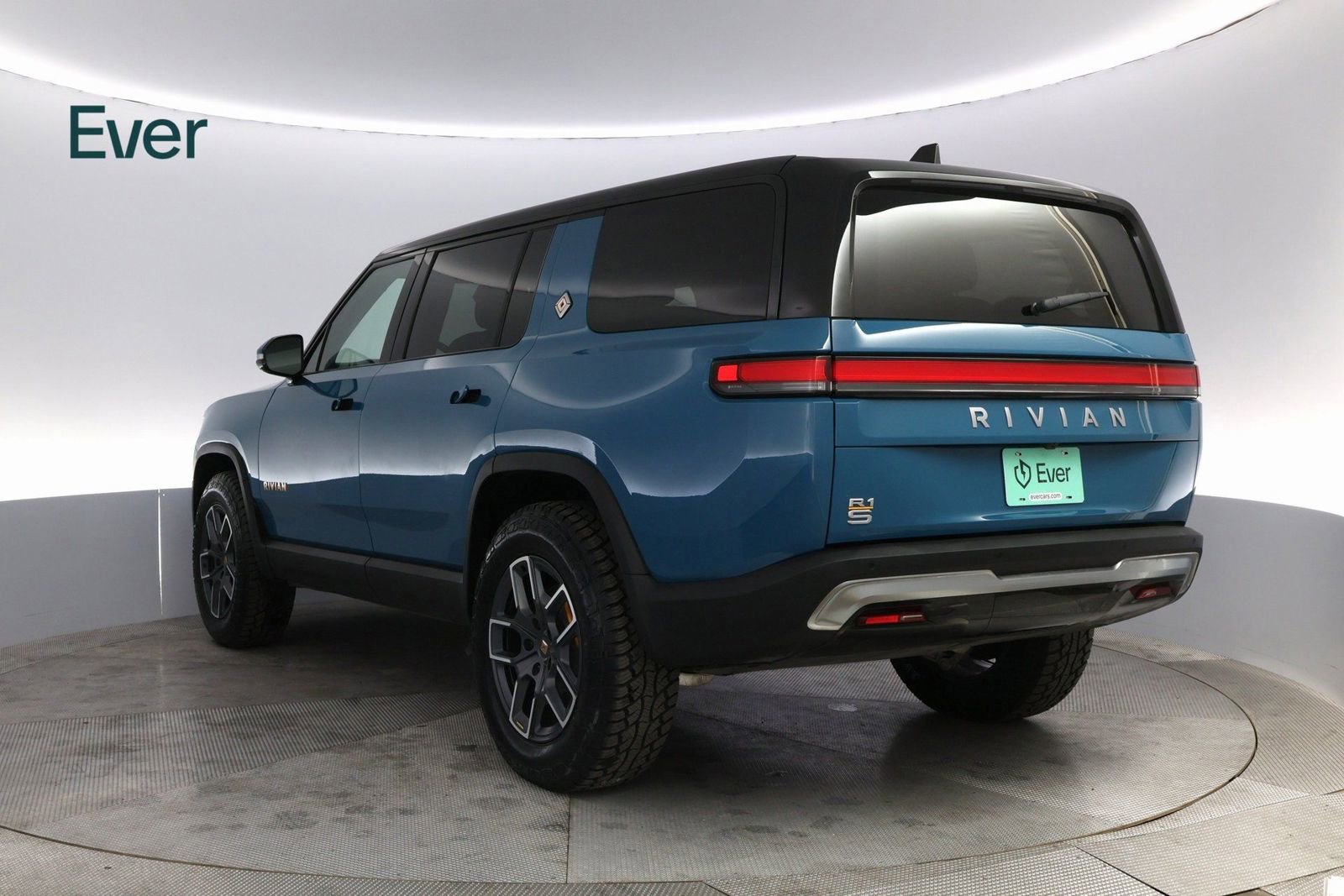 Used 2023 Rivian R1S Adventure image 14