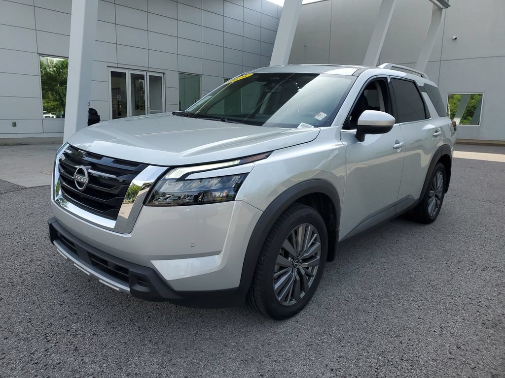 Certified 2025 Nissan Pathfinder SL w/ SL Premium Package FWD image 2