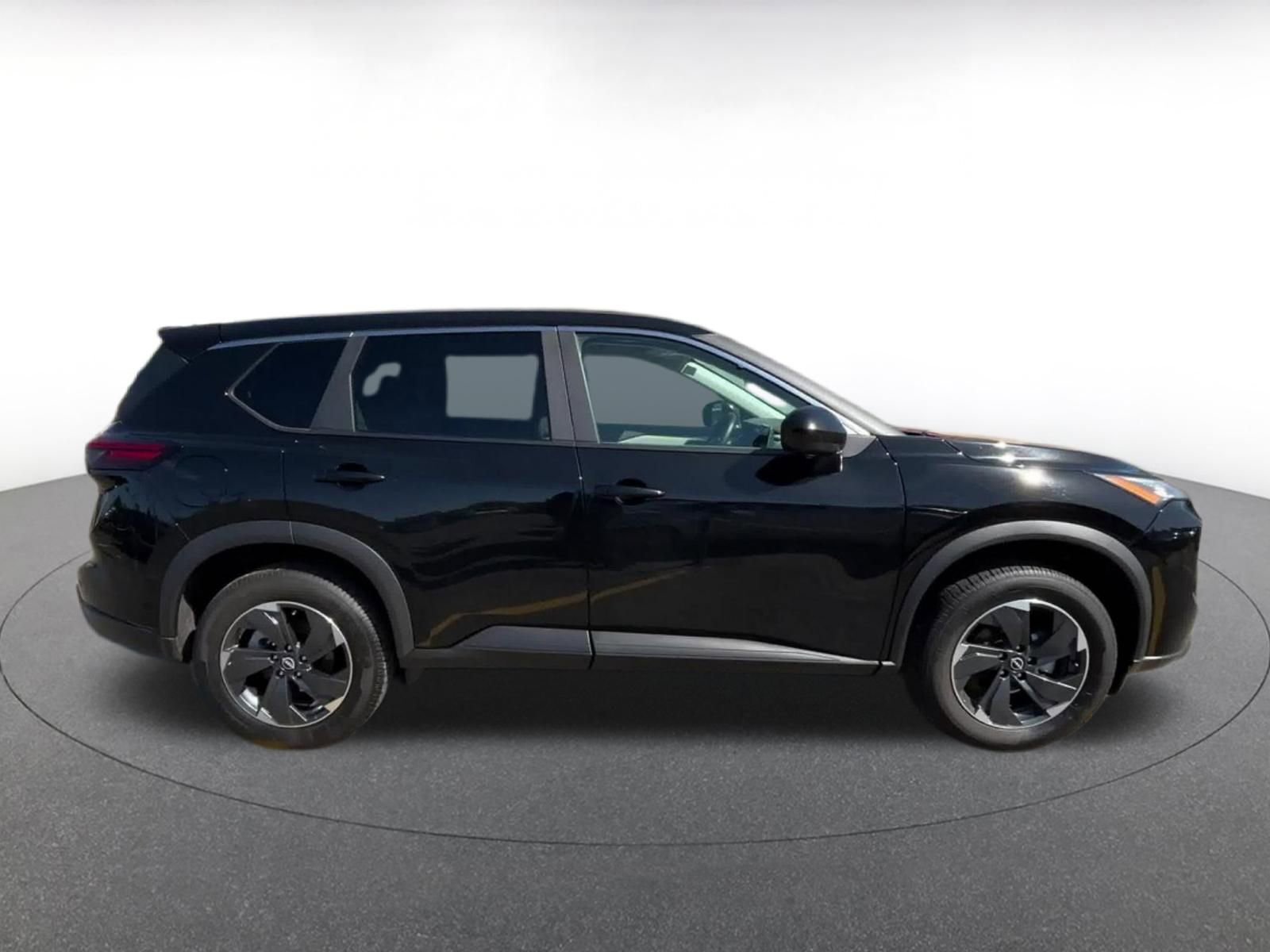 Used 2025 Nissan Rogue SV AWD/4WD image 16