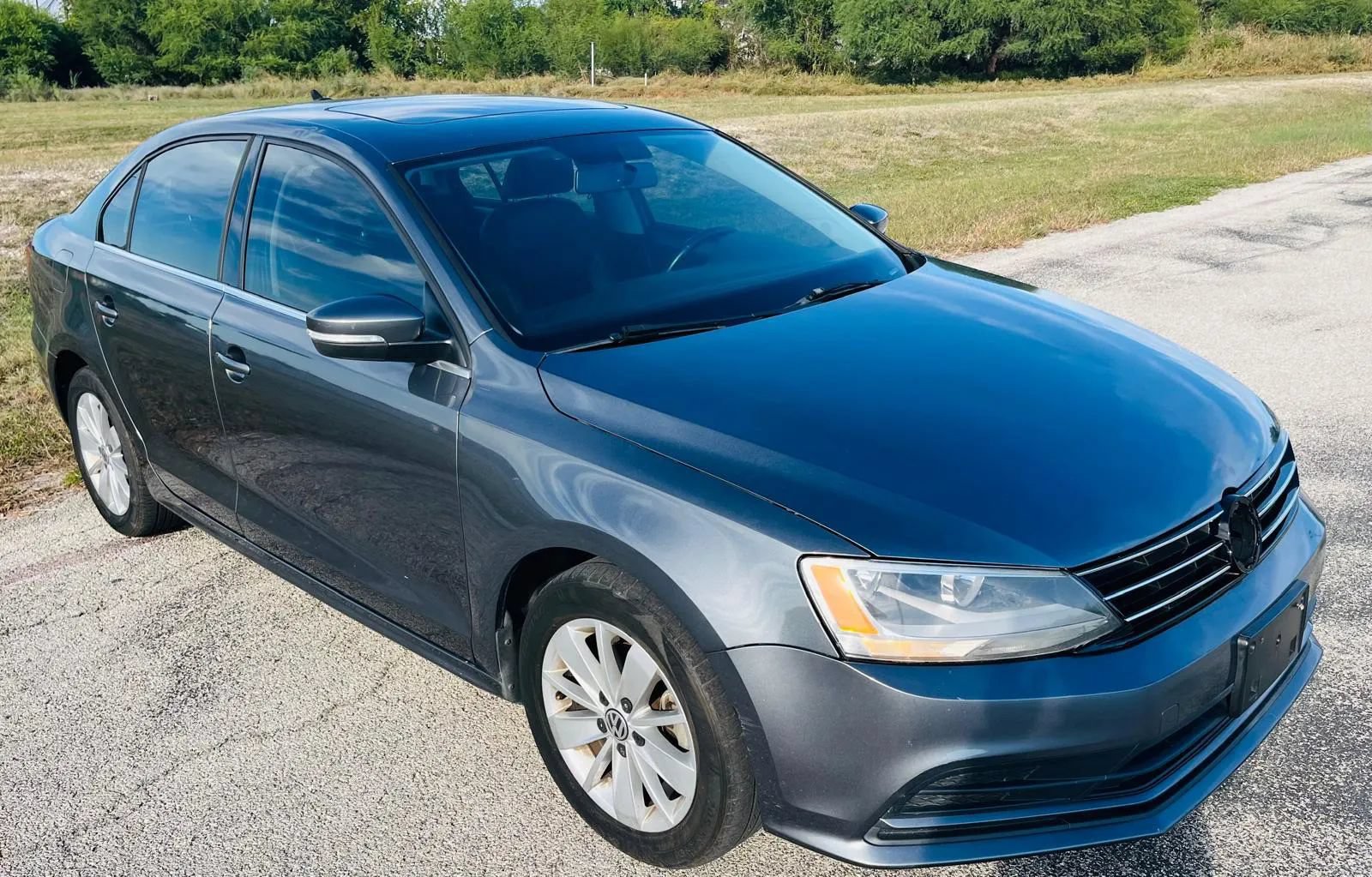 Used 2015 Volkswagen Jetta SE FWD image 2