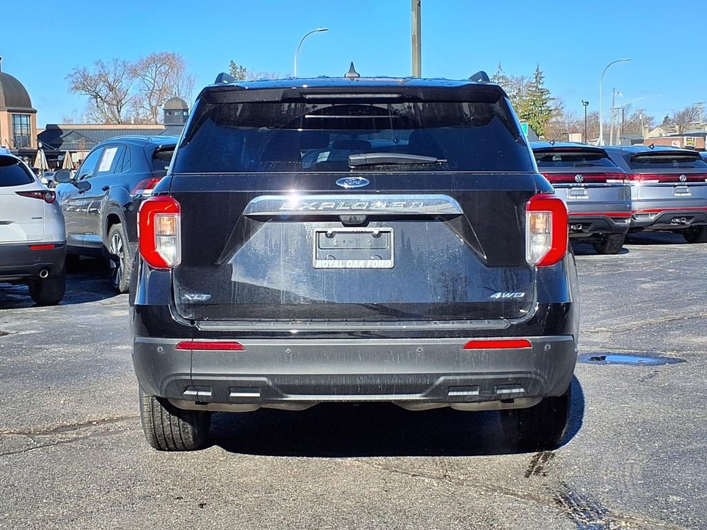 Used 2023 Ford Explorer XLT image 4