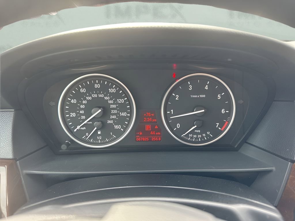 Used 2010 BMW 550i Sedan image 22