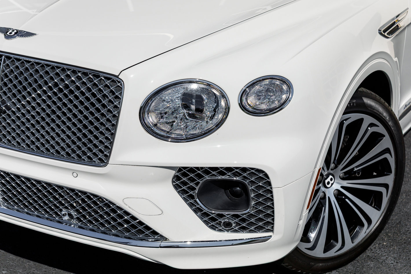 Used 2023 Bentley Bentayga AWD/4WD image 8