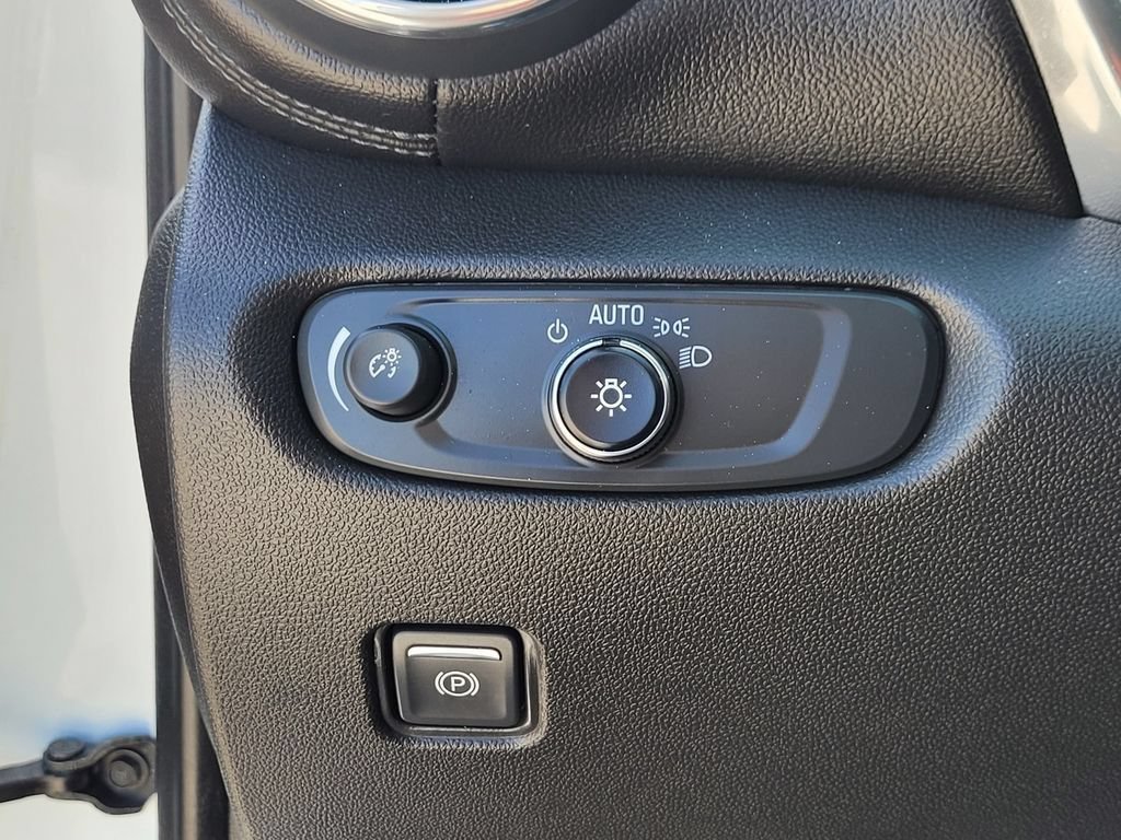Used 2020 Chevrolet Blazer LT FWD image 38