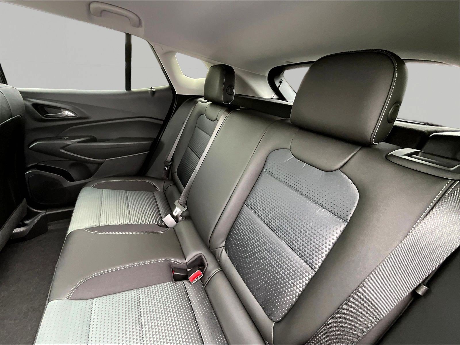 New 2026 Chevrolet Trax LT w/ LT Convenience Package FWD image 18