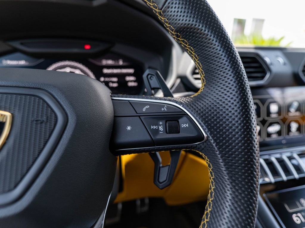 Used 2021 Lamborghini Urus AWD/4WD image 12