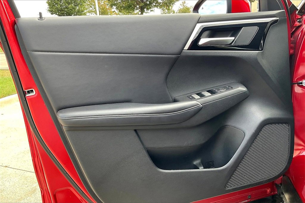 Used 2023 Mitsubishi Outlander SE image 13