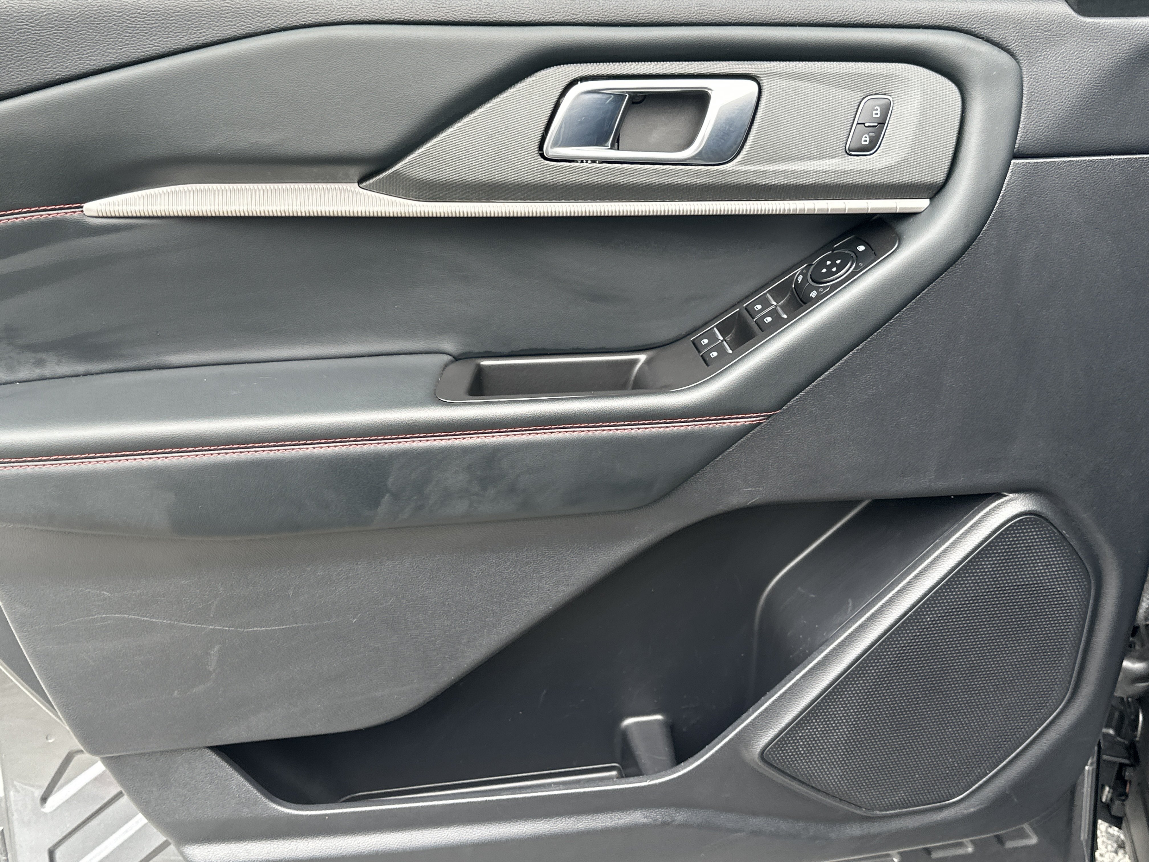 Used 2025 Ford Explorer ST-Line AWD/4WD image 10