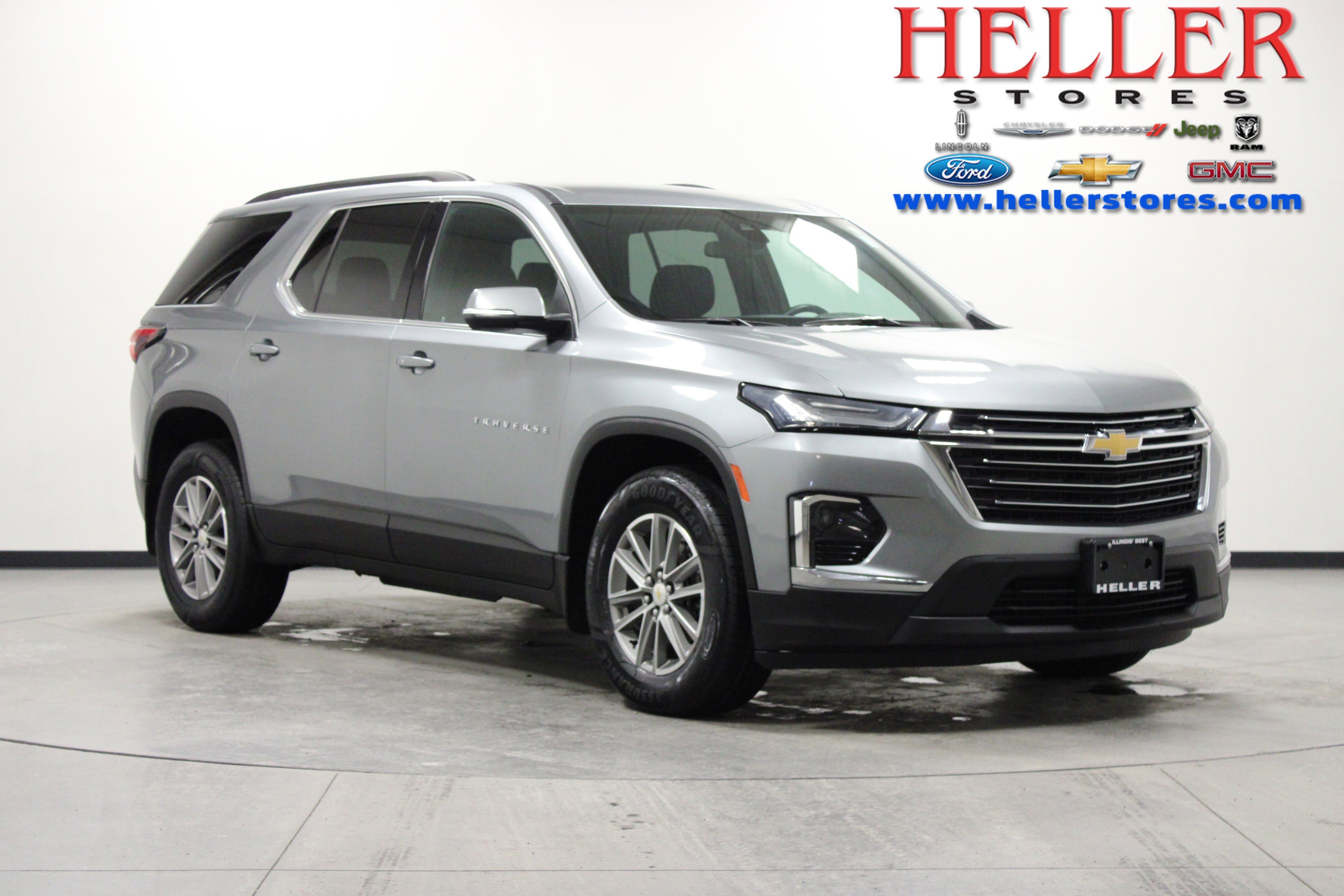Used 2023 Chevrolet Traverse LT image 1