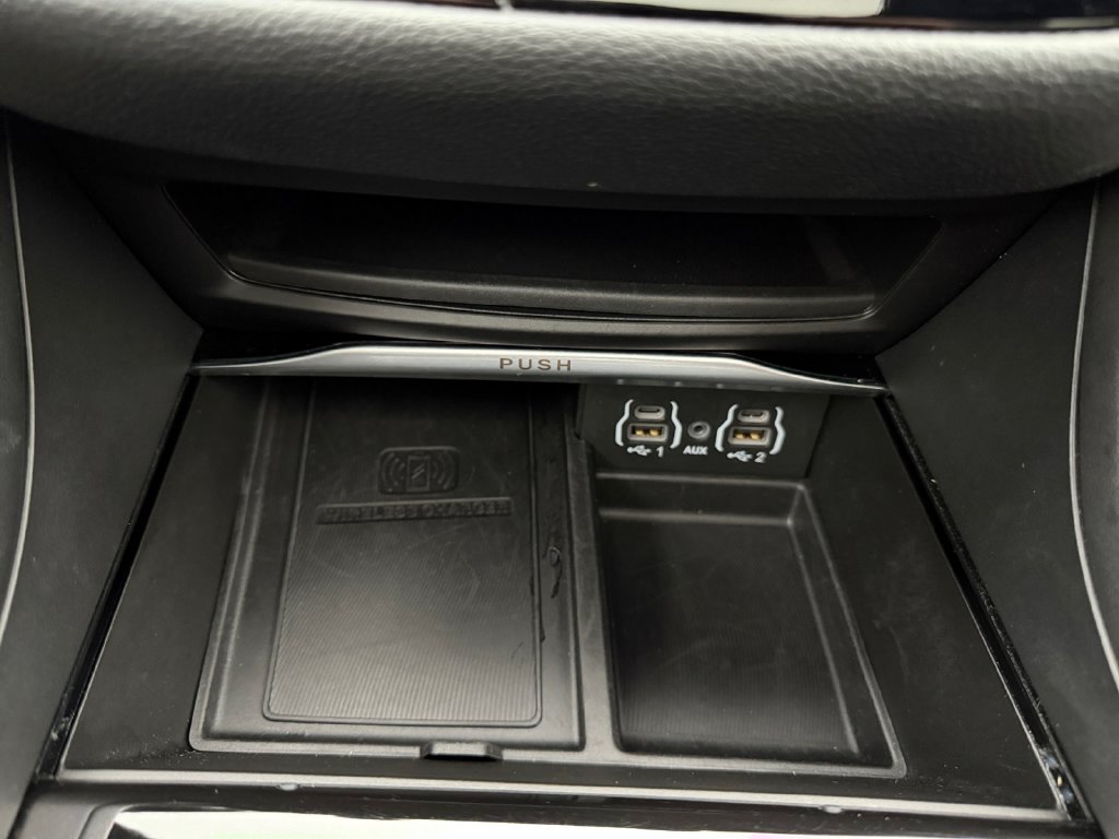 Used 2023 Chrysler Pacifica Limited w/ S Appearance Package FWD image 18