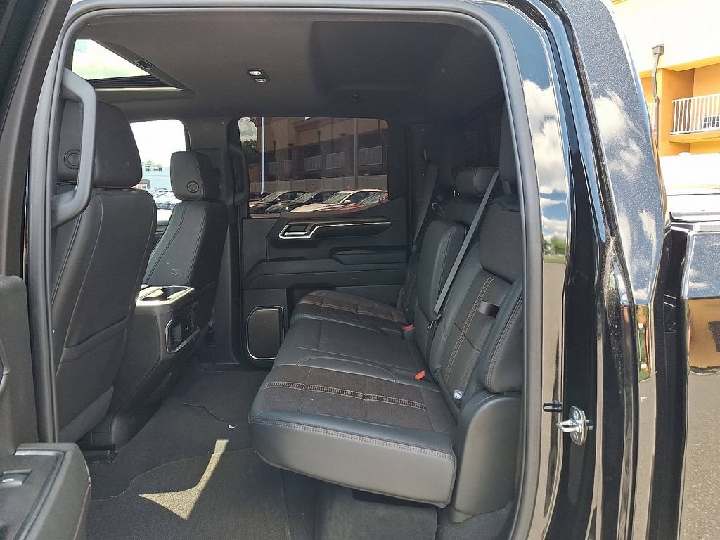 Used 2024 Chevrolet Silverado 1500 High Country w/ Midnight Edition AWD/4WD image 11