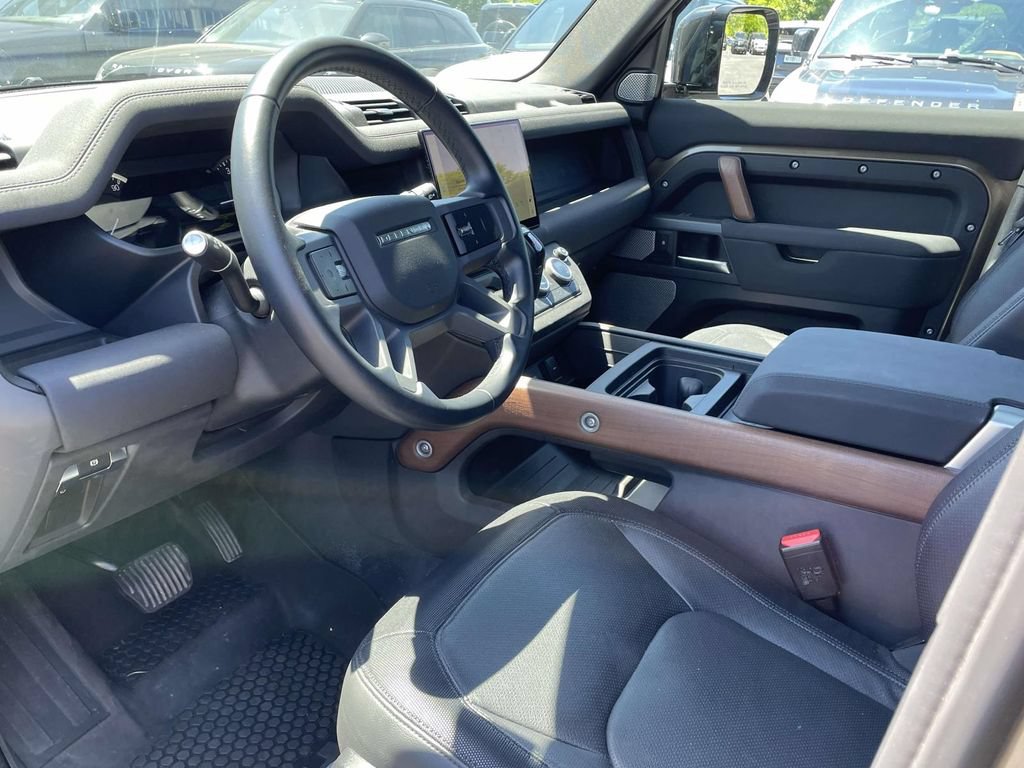 Certified 2023 Land Rover Defender 130 X-Dynamic SE AWD/4WD image 13