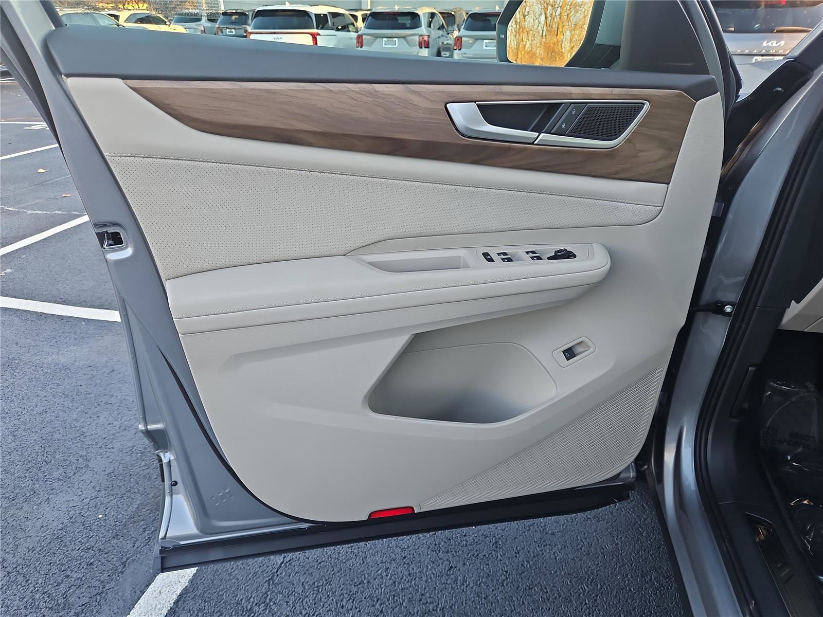 New 2026 Volkswagen Atlas SE image 13