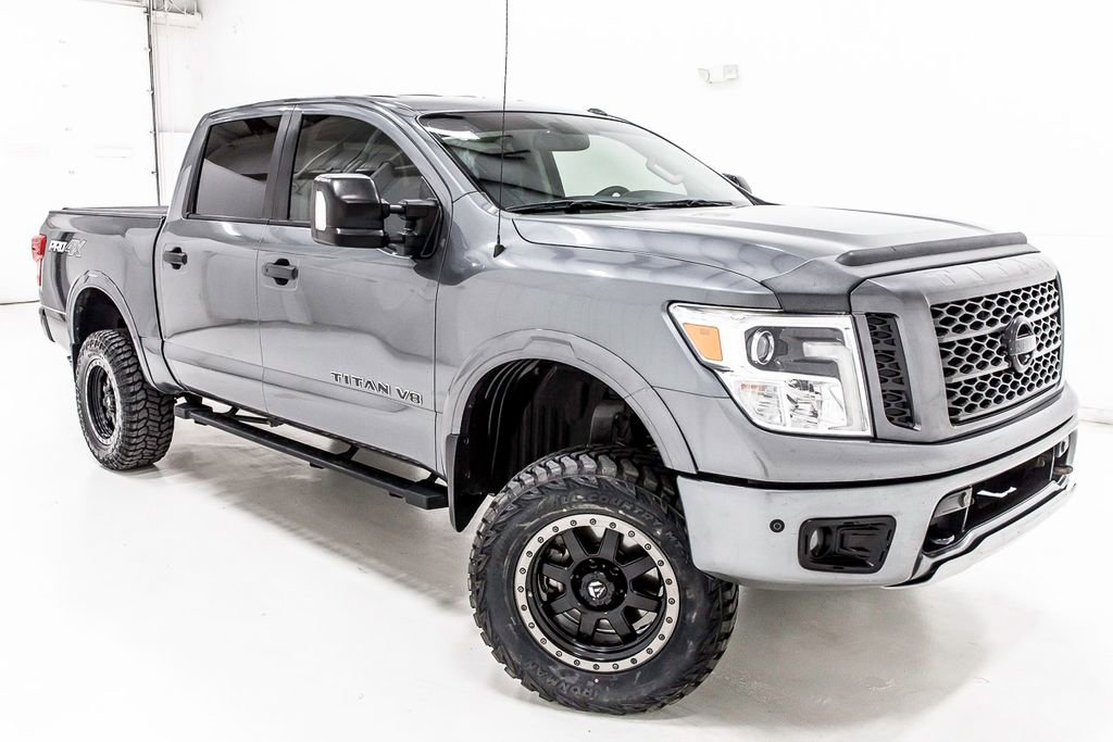 Used 2018 Nissan Titan PRO-4X w/ Pro-4x Convenience Package AWD/4WD image 10