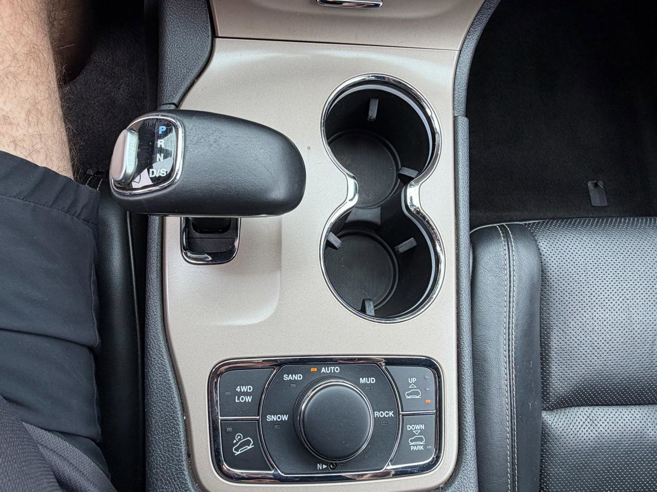 Used 2015 Jeep Grand Cherokee Overland AWD/4WD image 26