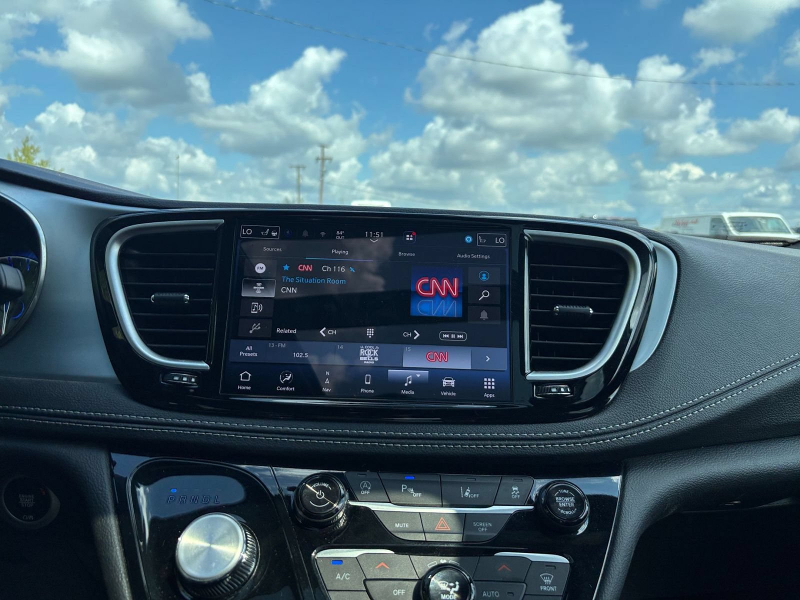 Used 2025 Chrysler Pacifica Limited FWD image 19