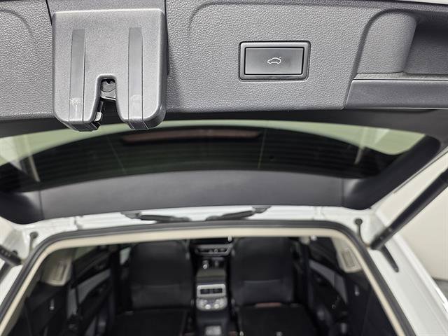 Used 2024 Volkswagen Atlas Peak Edition SEL AWD/4WD image 26