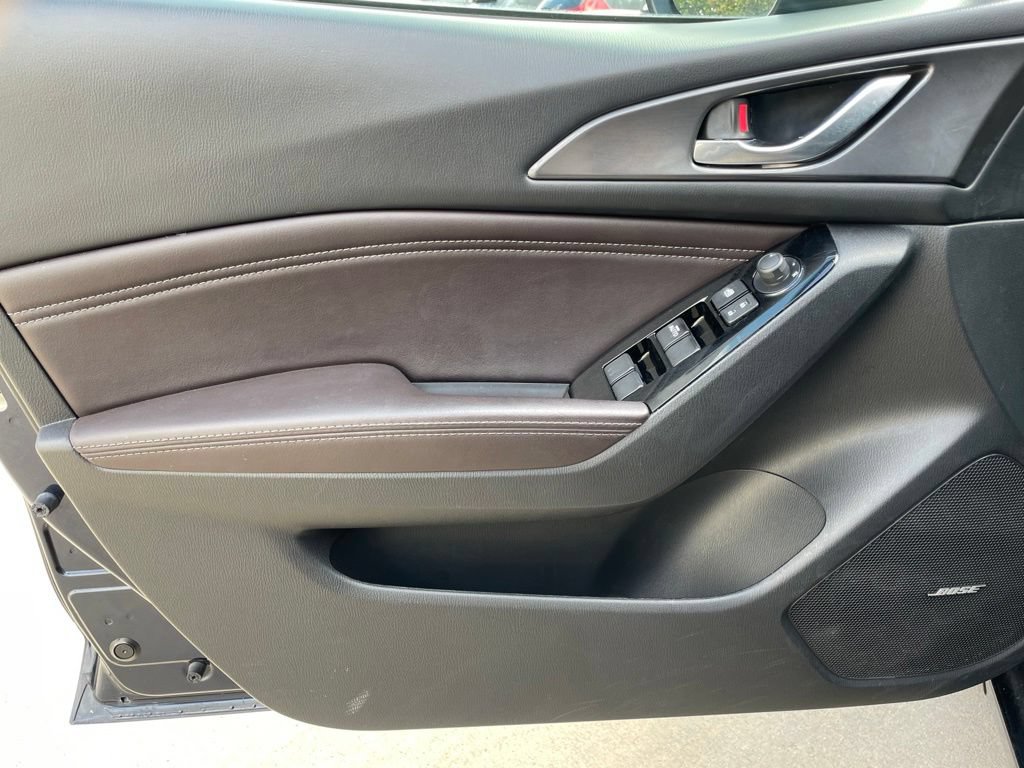 Used 2018 MAZDA MAZDA3 Grand Touring w/ Premium Equipment Package FWD image 17