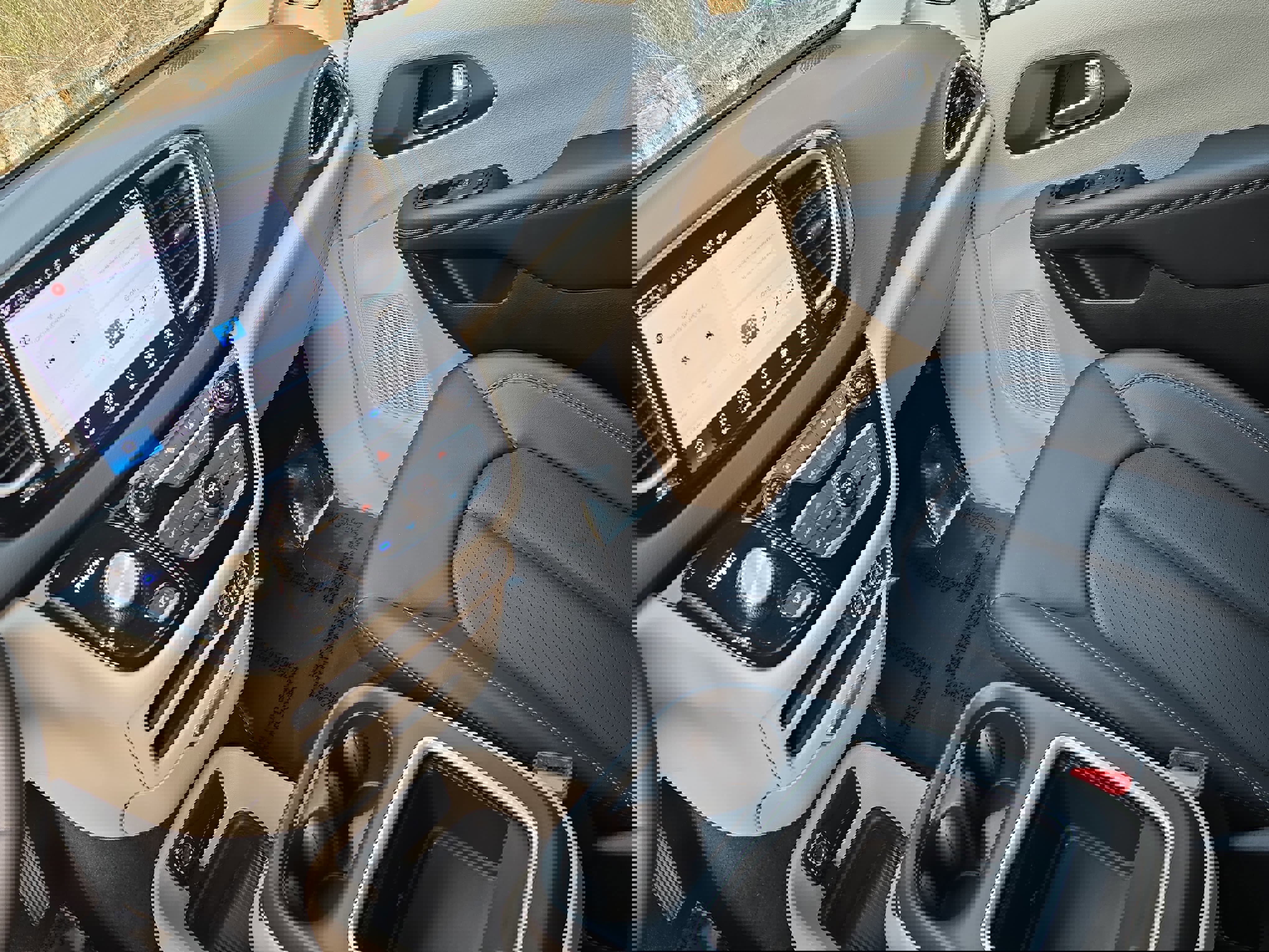 Used 2024 Chrysler Pacifica Touring-L image 23