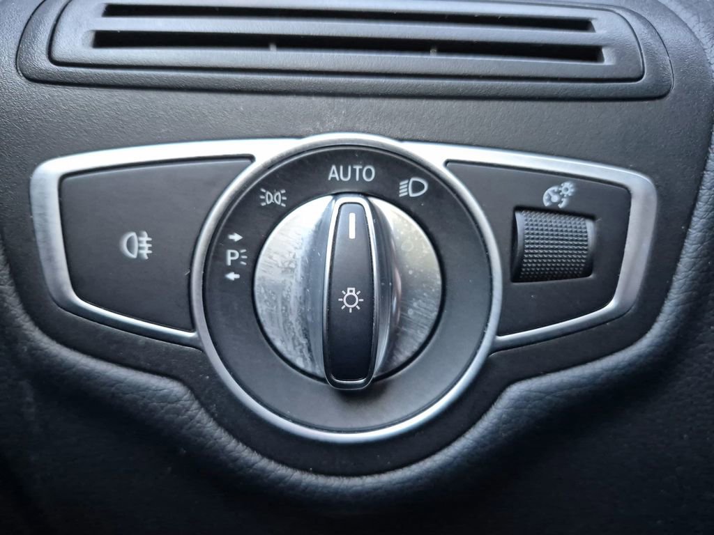 Used 2019 Mercedes-Benz GLC 300 4MATIC image 26