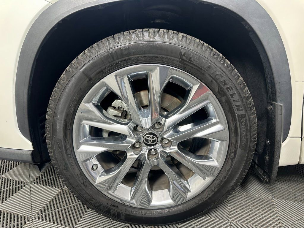 Used 2020 Toyota Highlander Limited image 14