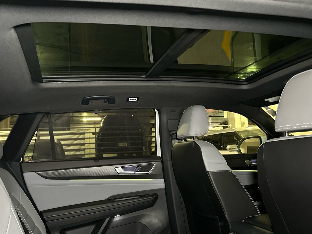 Used 2024 Volkswagen Atlas Cross Sport SEL R-Line AWD/4WD image 13