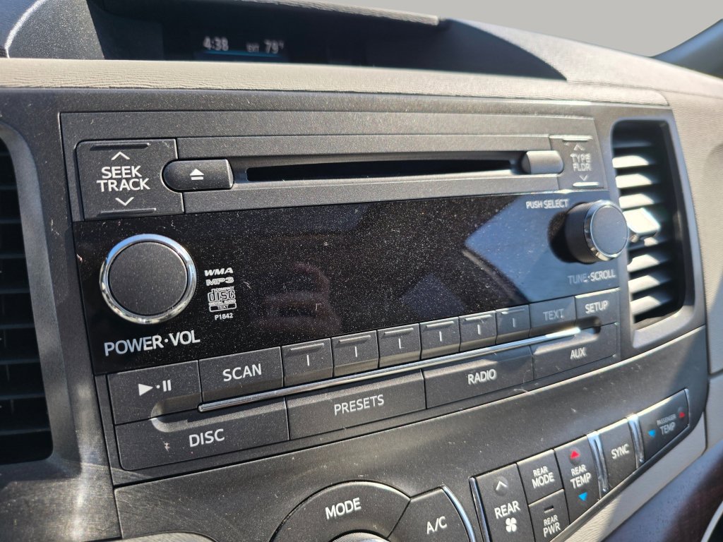 Used 2012 Toyota Sienna XLE FWD image 11