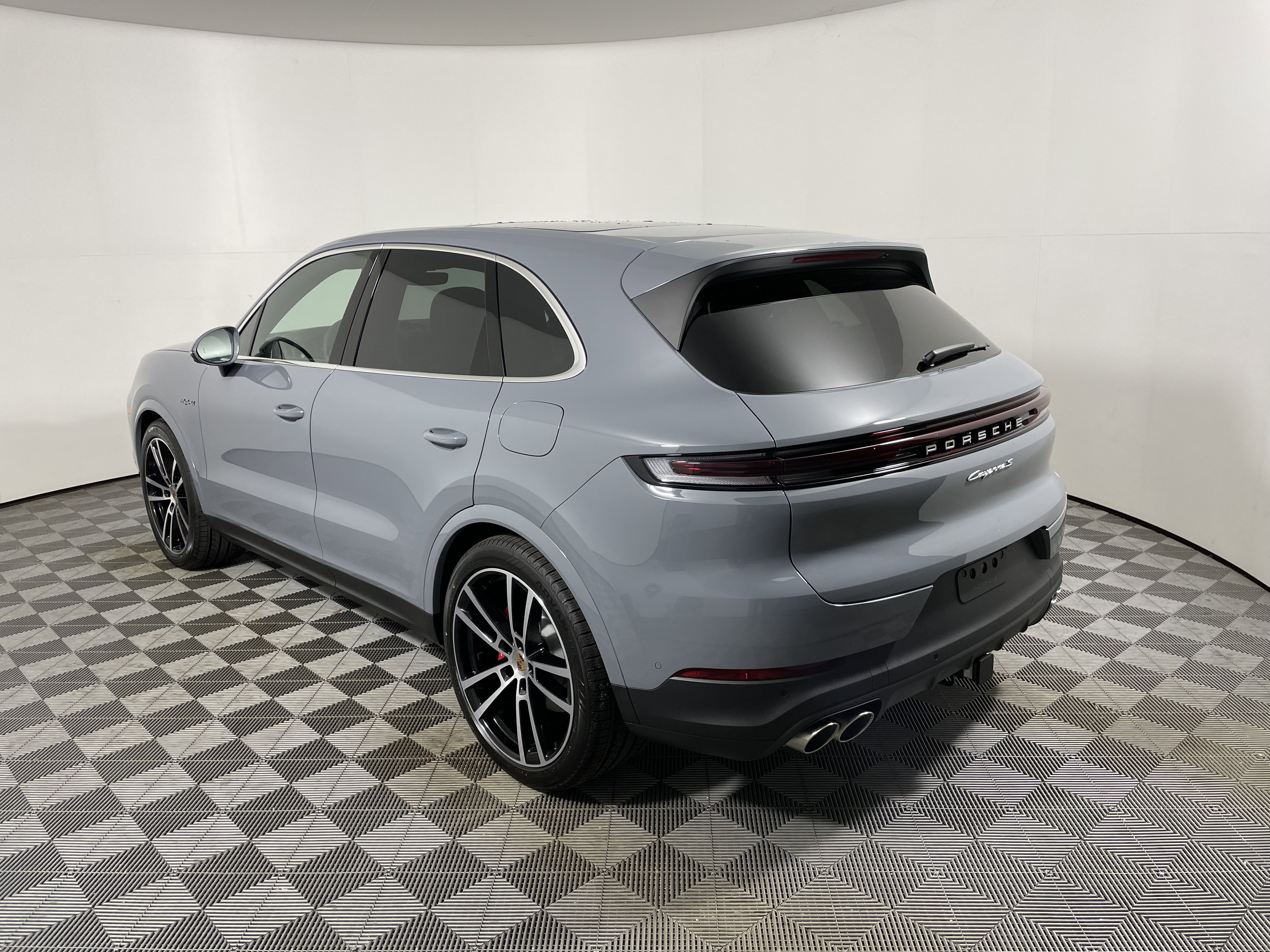 New 2026 Porsche Cayenne S image 3